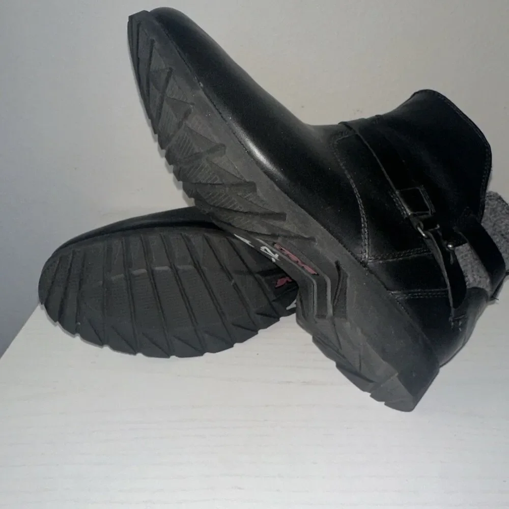 Teva Womens Size 9 US Black Leather Waterproof  Zip Up Biker Boots